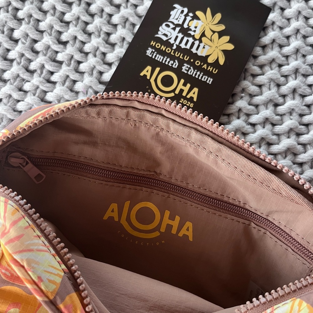 Aloha Collection• SUPER SPECIAL LMTD ED KEEP IT LIGHT HIP PACK Sunrise Shells - Picture 7 of 10